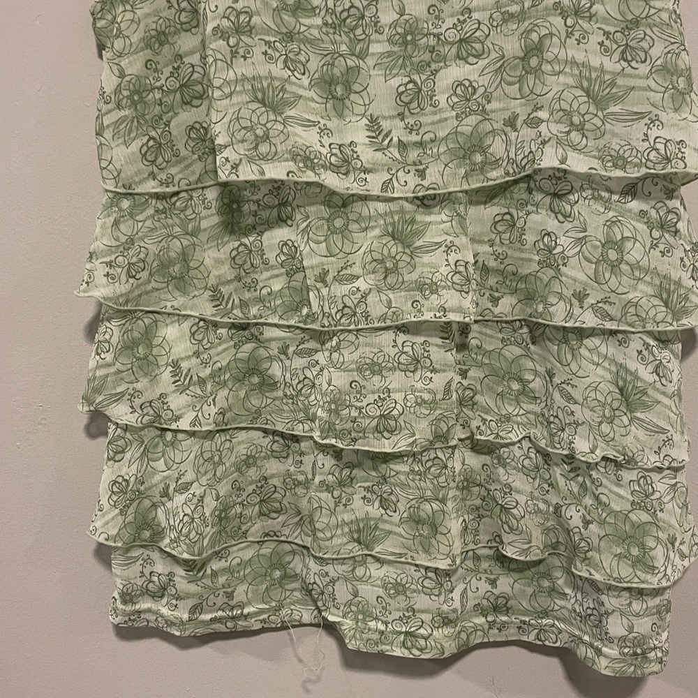 Northern Reflections Green Floral Ruffle Tank Top - Picture 2 of 6
